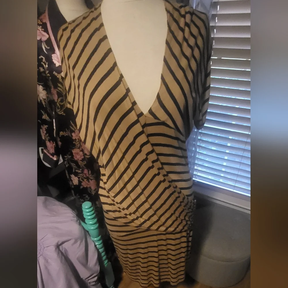 ⚡️Artsy and Chic Graphic Striped Dress - Picture 2 of 5